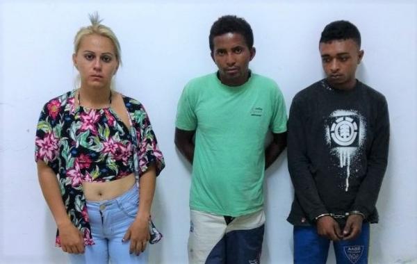 Trio preso pela polícia com armas, drogas e moto em Regeneração (Crédito: Polícia Militar)