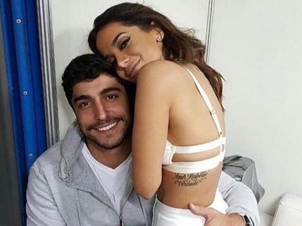 Em foto, Anitta é só chamego com o namorado