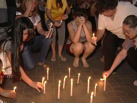 Goiânia: Corpos de garotos mortos por colega em escola são velados