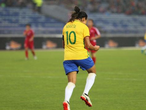 Seleção feminina vence Coreia do Norte com boa atuação de Marta
