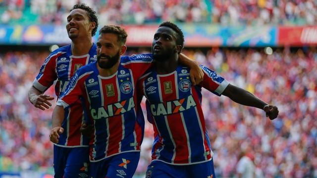 Jogadores do Bahia comemoram gol diante do rival (Crédito: GE)