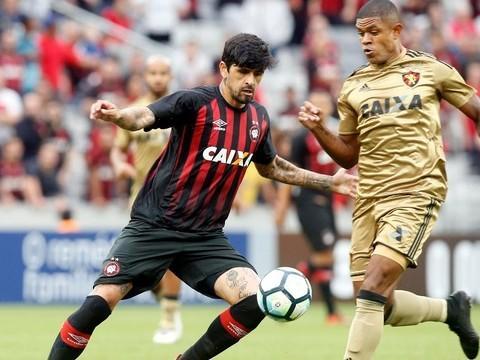 Atlético-PR vence o Sport e segue sonhando com Libertadores