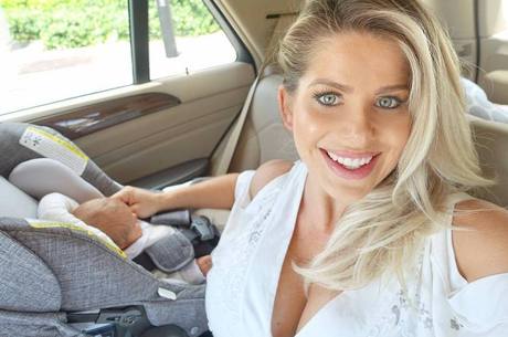 Karina Bacchi tem filho nos EUA e causa furor nas redes sociais