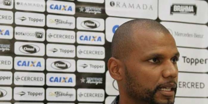 Jefferson é abordado por bandidos e tem o carro roubado