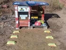 Jovem cria “restaurante” para alimentar cachorros de rua