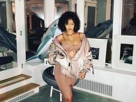 Rihanna provoca com fotos de lingerie e leva seguidores à loucura