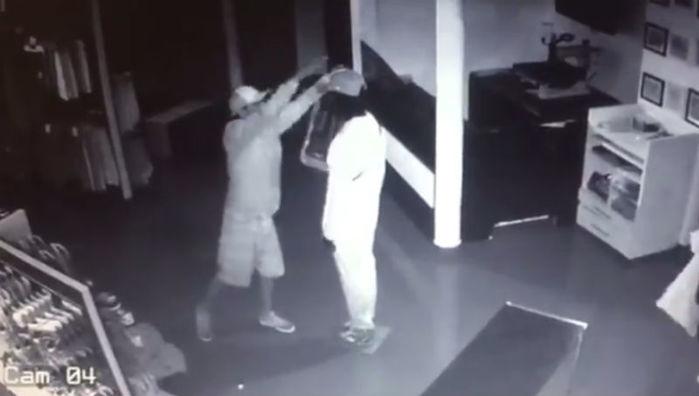 Câmeras flagraram a ação dos criminosos (Crédito: Reprodução)