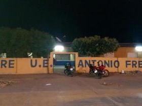 Trio armado invade escola e deixa vigia amarrado em Hugo Napoleão