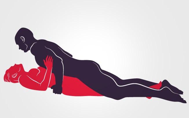 POUSO RELAXADO: Ela deita com as pernas bem fechadas, ele vem por cima e massageia o pênis roçando no corpo dela. Foto: Renato Munhoz (Arte iG) Fonte: Delas - iG @ http://delas.ig.com.br/amoresexo/2014-05-29/sexo-plus-size-posicoes-excitantes-e-confortaveis-para-as-gordinhas.html