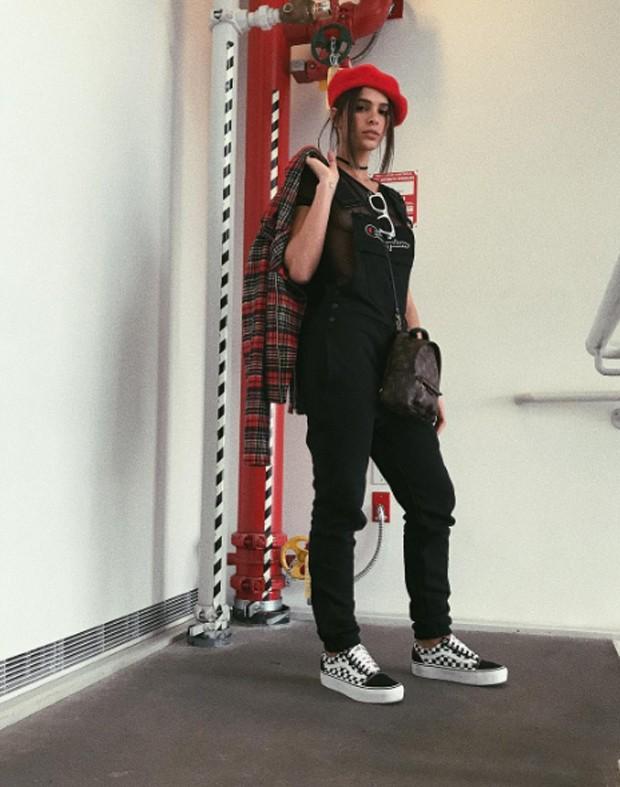 Seguidor detona look de Bruna Marquezine e atriz responde