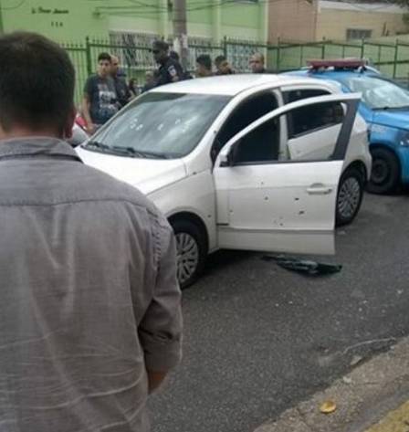 Carro foi atingido por 17 tiros