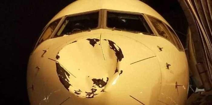 Amassado enorme na frente de avião (Crédito: Reprodução)
