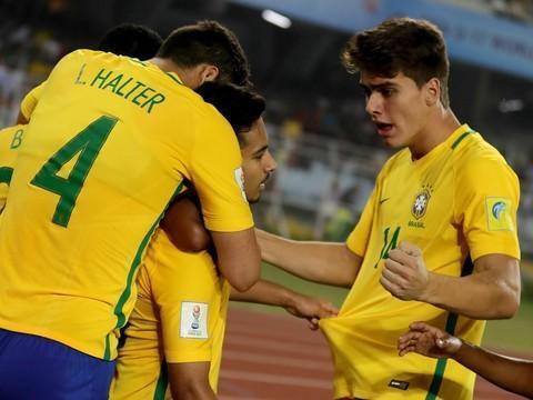 Brasil joga mal, mas é ajudado por goleiro e fica em 3º no Mundial