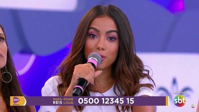 Anitta canta no Teleton (Crédito: SBT)