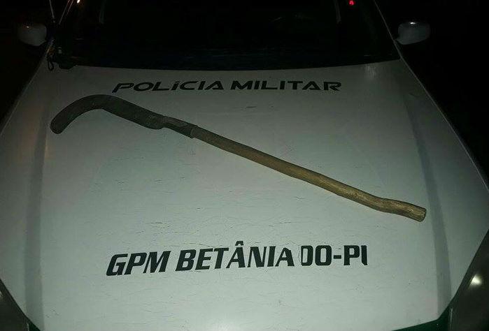 Homem usa foice para tentar matar companheira em Betânia do Piauí (Crédito: Polícia Militar)