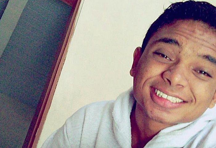 Vítima foi morta na porta do colégio que estudava (Crédito: Reprodução)