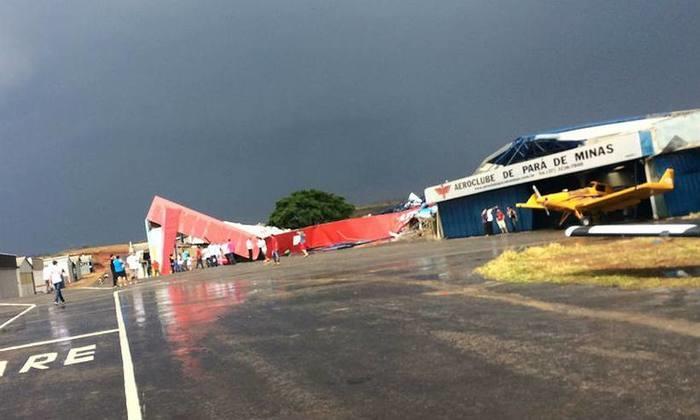 As estruturas foram jogadas na pista (Crédito: Divulgação)