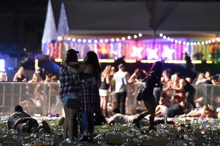 Maior ataque a tiros da história dos EUA mata 59 e deixa mais de 500 (Crédito: AP)