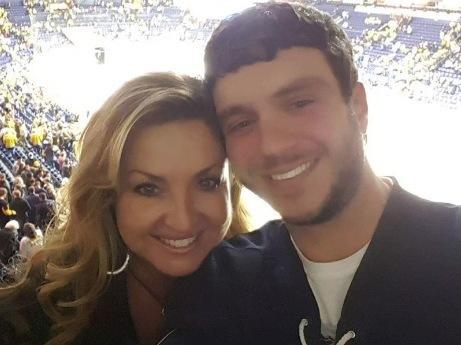 Homem morre enquanto protegia mulher em tiroteio em Las Vegas