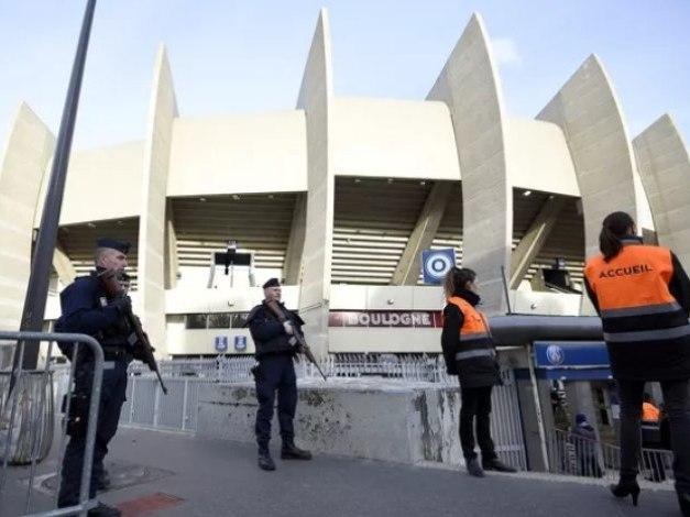 Polícia francesa desarmou bomba momentos antes de jogo do PSG