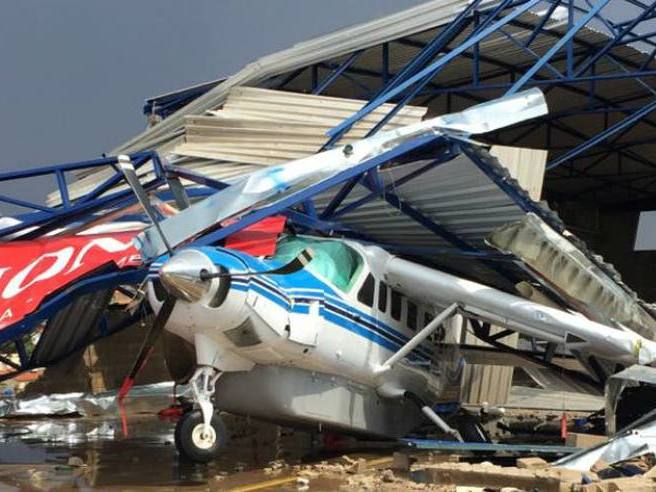 Temporal causa destruição em aeroporto e tomba aviões em Minas