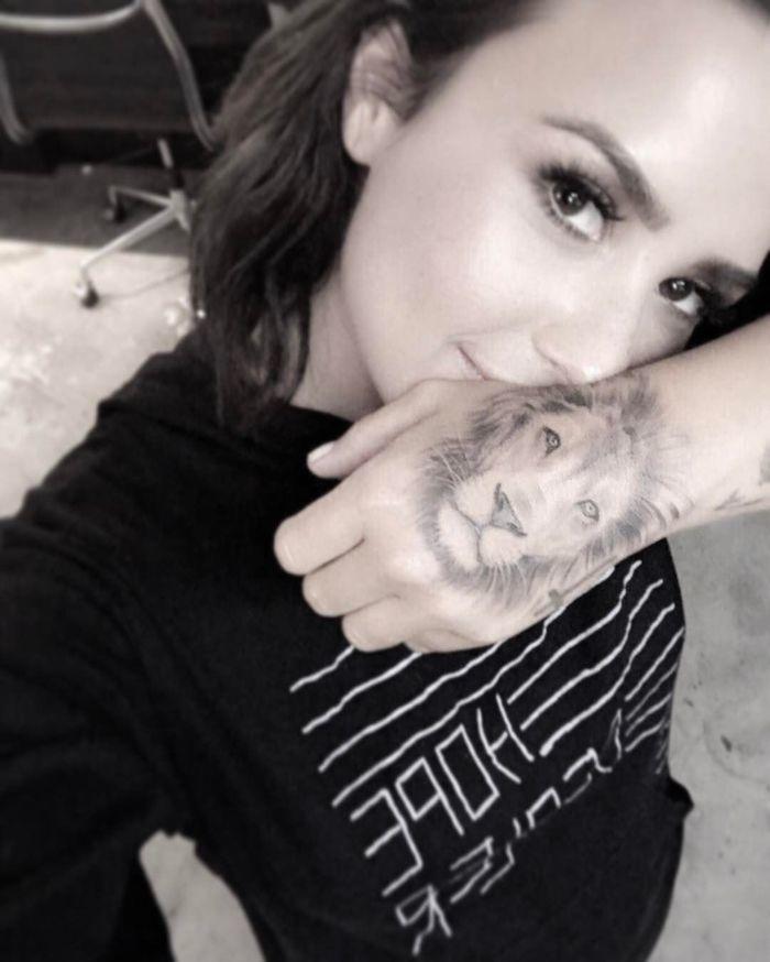 Tatuagem de Demi Lovato (Crédito: Reprodução)
