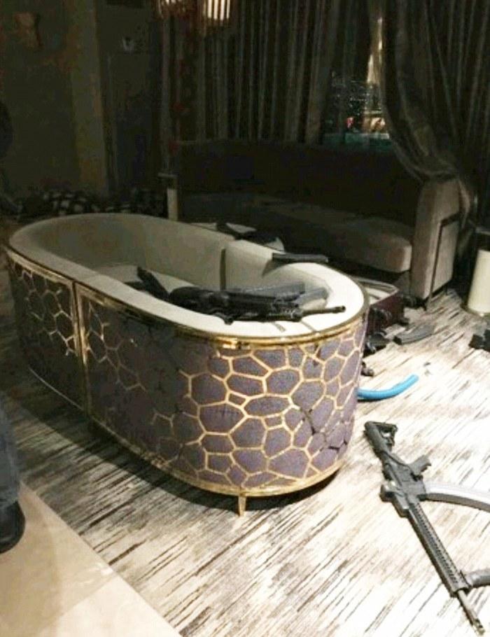 Fotos mostram corpo do atirador de Las Vegas e armas espalhadas pelo quarto do hotel (Crédito: Bild/Polaris)