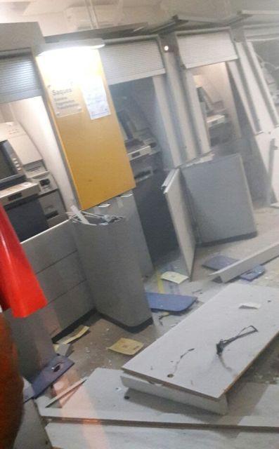 Agência do Banco do Brasil foi explodida por grupo fortemente armado (Crédito: Reprodução)