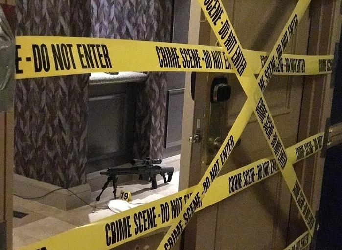 Fotos mostram corpo do atirador de Las Vegas e armas espalhadas pelo quarto do hotel (Crédito: Bild/Polaris)