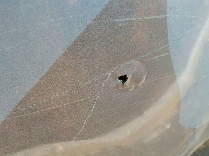 Disparos atingiram viatura (Crédito: Portal Altos)