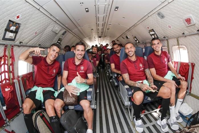 Cristiano Ronaldo, Pepe e companhia viajam em avião militar a Andorra (Crédito: Twitter)