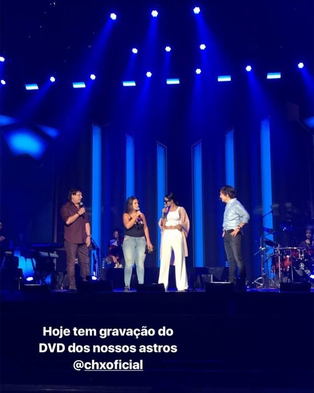 Simone e Simaria ensaiando com Chitão e Xororó