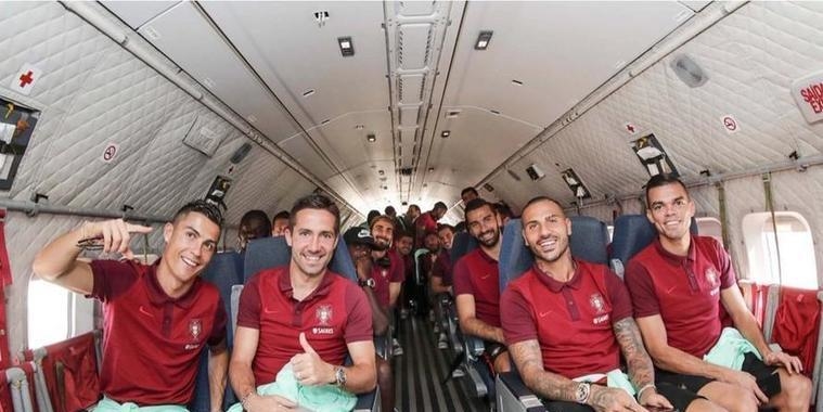 Seleção de Portugal viaja em avião militar para jogo decisivo