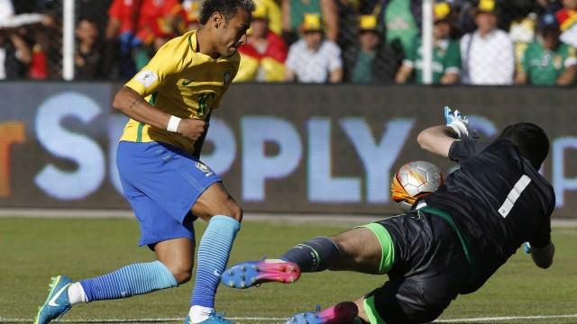 Neymar não conseguiu passar do paredão boliviano (Crédito: Juan Karita / AP)