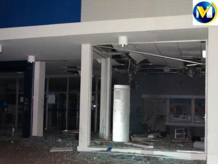 Agência da Caixa Econômica de Oeiras ficou destruída (Crédito: Mural da Vila)