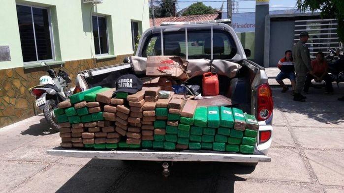 107 tabletes de maconha apreendidos em Floriano (Crédito: Polícia Militar)