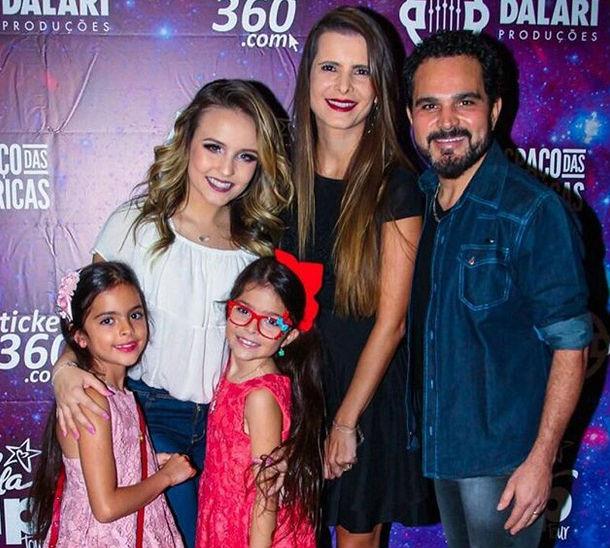 Larissa Manoela recebe famosos em camarim após show em São Paulo (Crédito: Instagram)