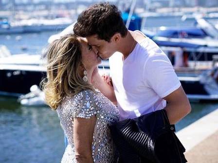 Susana Vieira agita a web com beijo na boca de Klebber Toledo