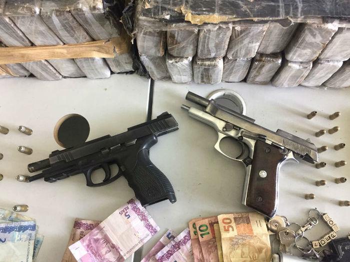 Armas apreendidas com o sargento da Polícia Militar em Teresina (Crédito: Divulgação)