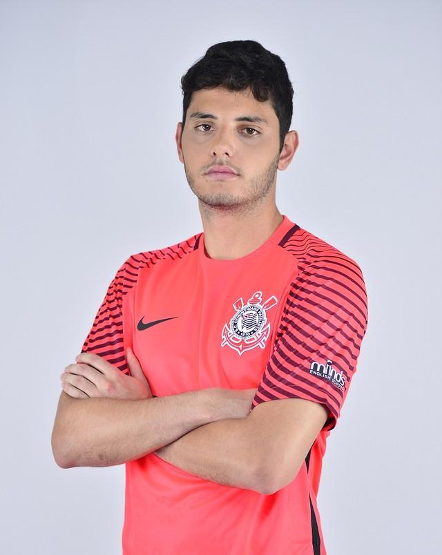Goleiro do Corinthians se irrita com escolha de e é afastado