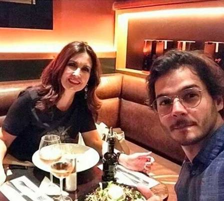 Namorado de Fátima Bernardes posta foto de jantar romântico