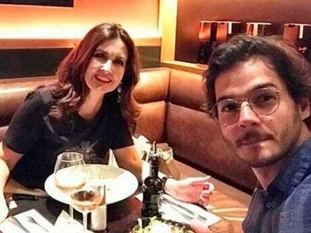 Namorado de Fátima Bernardes posta foto de jantar romântico