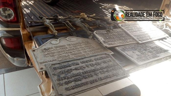Homem é preso após invadir cemitério e furtar placas de sepultura