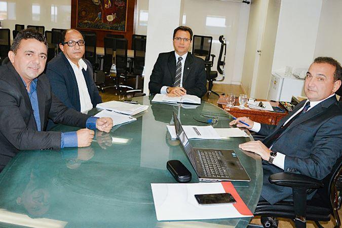 Após Mandado de Segurança servidores continuam afastados