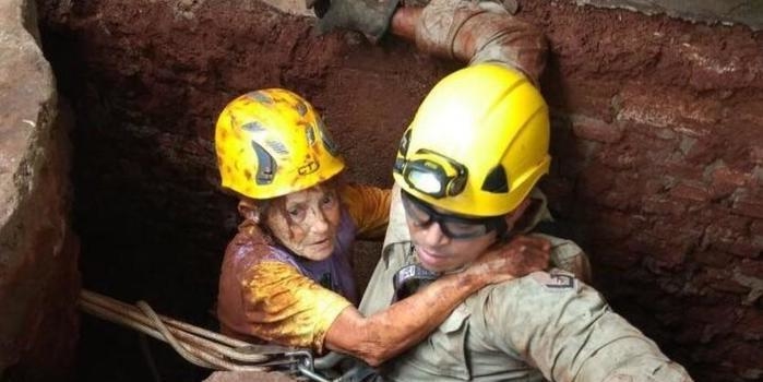 Idosa é resgatada por bombeiros após cair em cisterna de 10m