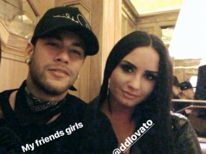 Após jogo da seleção, Neymar encontra Demi Lovato em Londres