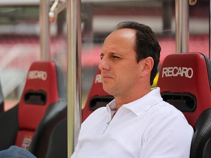 Rogério Ceni é apresentado no Fortaleza e alfineta o São Paulo