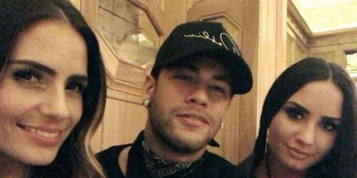 Neymar e Demi Lovato curtem jantar juntos após jogo da seleção