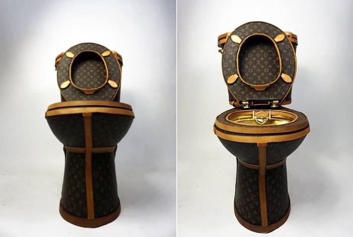 Vaso sanitário feito com bolsas Louis Vuitton (Crédito: Reprodução/Facebook(Illma Gore)