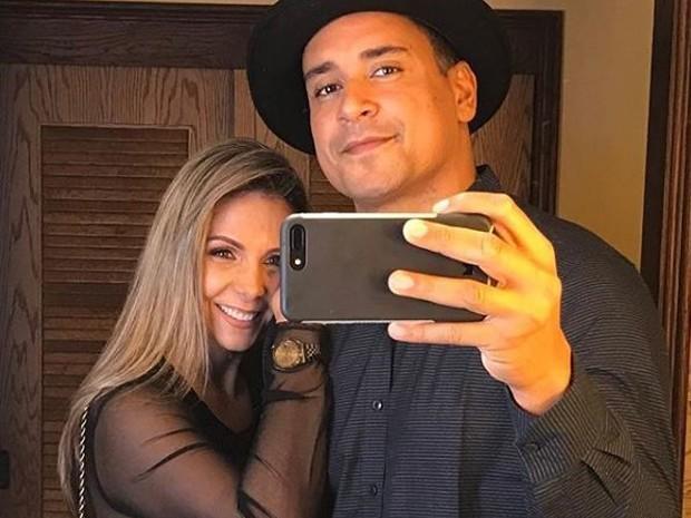 Carla Perez completa 40 anos e ganha homenagem de Xanddy